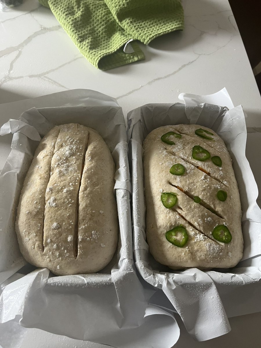 PBoogs8's tweet image. Day 1 to day 2. Jalapeño cheddar is $$$$  #ThatSourdoughLife