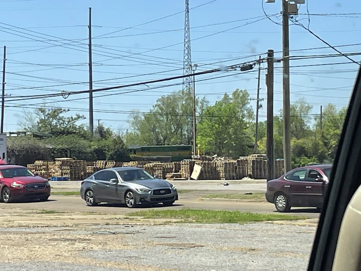 GrantWright8715's tweet photo. Rock Island and ex-CAGY locomotives at Clarksdale today
(4/13/24)
#RockIslandRail
#Columbusandgreenvillerailway 
#MississippiDeltaRailroad 
#CF7
#GP38 https://t.co/6QZOqBB7DK