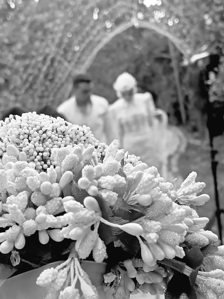 كنتُ أعلمُ مُنذ أول ضحكةٍ بيننا
أنَّ قلبي لَم يَعُد لحظتها مَعي
وأنَّ كُل طريق يؤدي إليكِ
يُؤدي بالضرورةٍ إلَيَّ.
<a href="/mbasuoni1/">Moĥämëď Bäŝųóńi⚓</a>