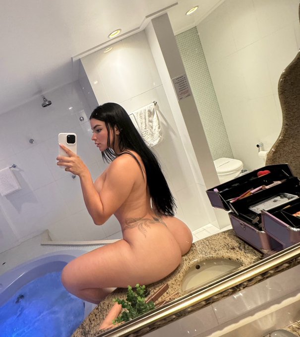 Hola mi amor paso para desearte un feliz s&aacute;bado y recordarte nuestra cita ma&ntilde;ana en mi p&aacute;gina privada Live