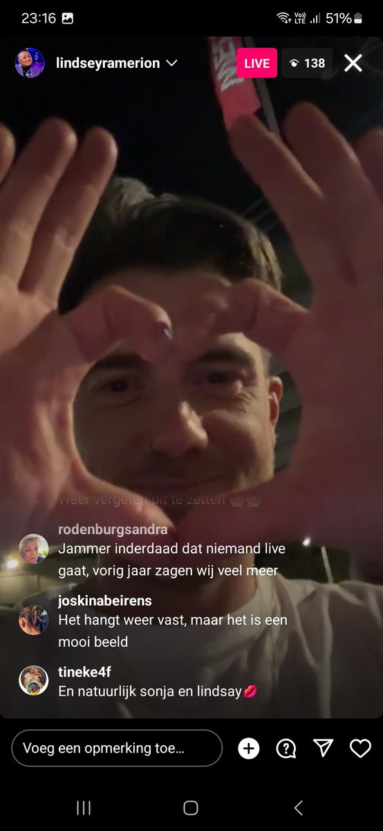 Wanneer Lindsey haar live weer vergeet af te sluiten, blijft het beeld vast. Mooi! ❤️
#bigbrothernlbe