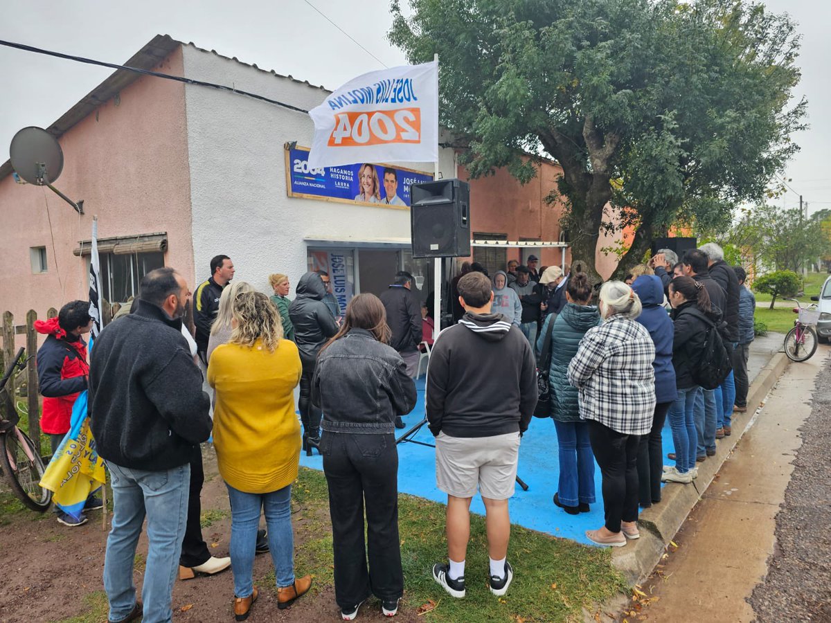 En Cebollati. Junto a @JoseLMolinaA y la Edil @mirocha00, reunido con vecinos en la nueva Sede de la Lista 2004 de @alianzauy. @PNACIONAL @sumar_uy #HagamosHistoria #HayOrdenDeNoAflojar