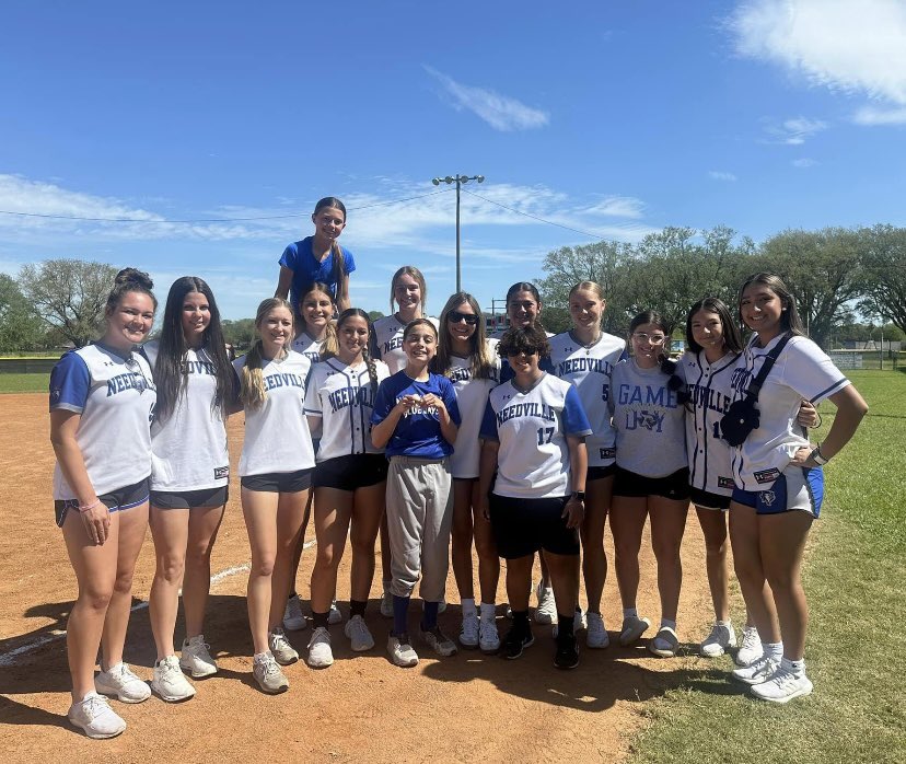 jojo21sb's tweet photo. Some team bonding on a perfect Saturday morning with @LadyJay_Sb for a great cause. Then off to my friends ranch to help with the cattle and then headed to the beach. #DontMessWithTx #AlwaysGiveBack https://t.co/njuUi4ndm8