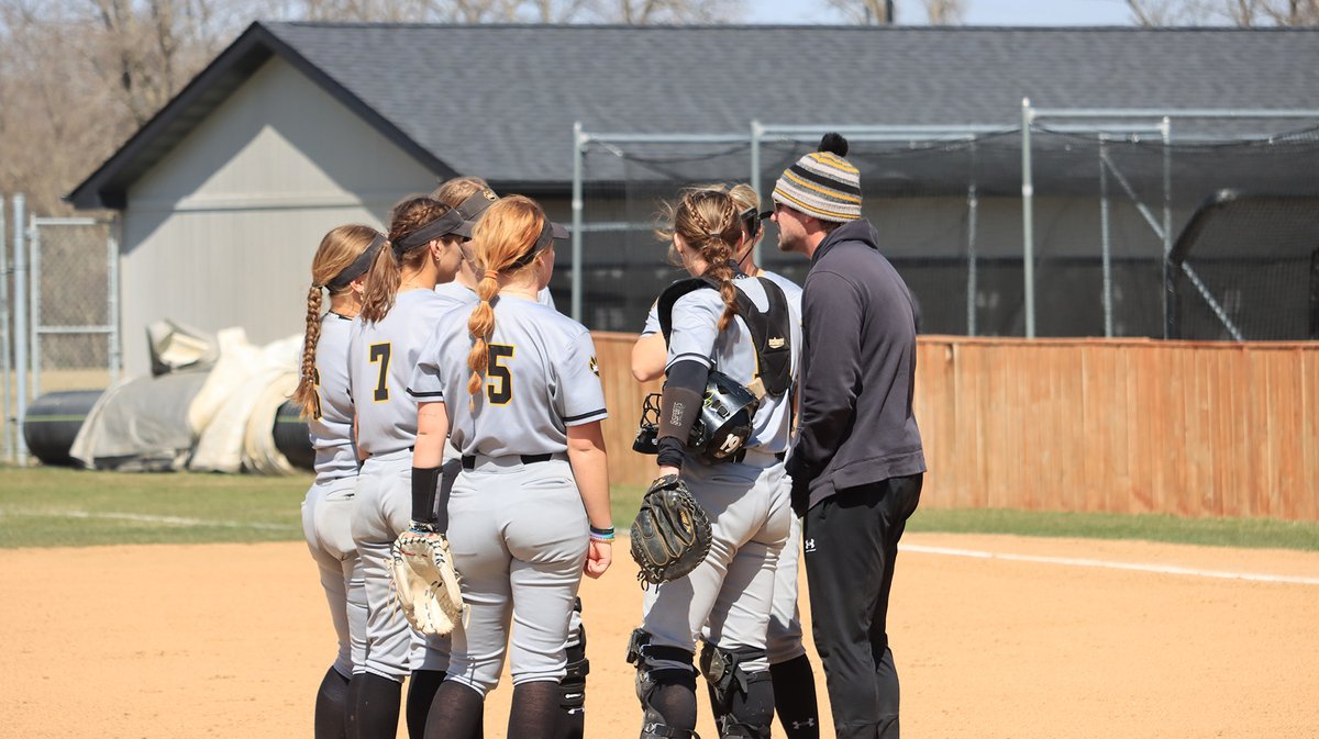 .@WSCWildcatSB suffers losses at Minnesota Crookston. #NSICSB #PlayforthePaw wscwildcats.com/news/2024/4/13…