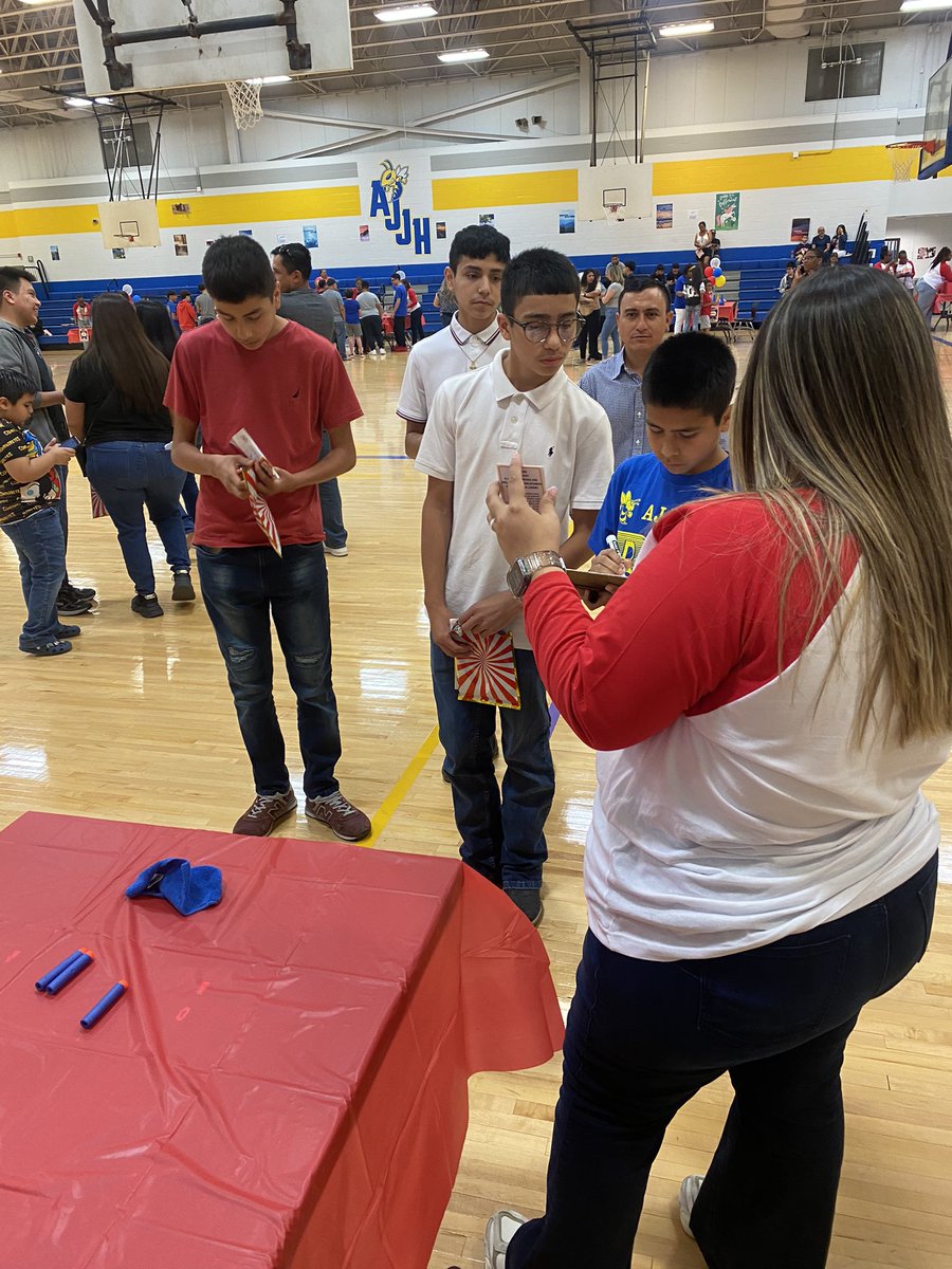 TaomiDavis's tweet photo. @AliceJohnsonJrH STAAR Carnival was a success! The Hornets 🐝 were in the building! #HornetNation #WeAreChannelview https://t.co/UgDNx0Ta9W