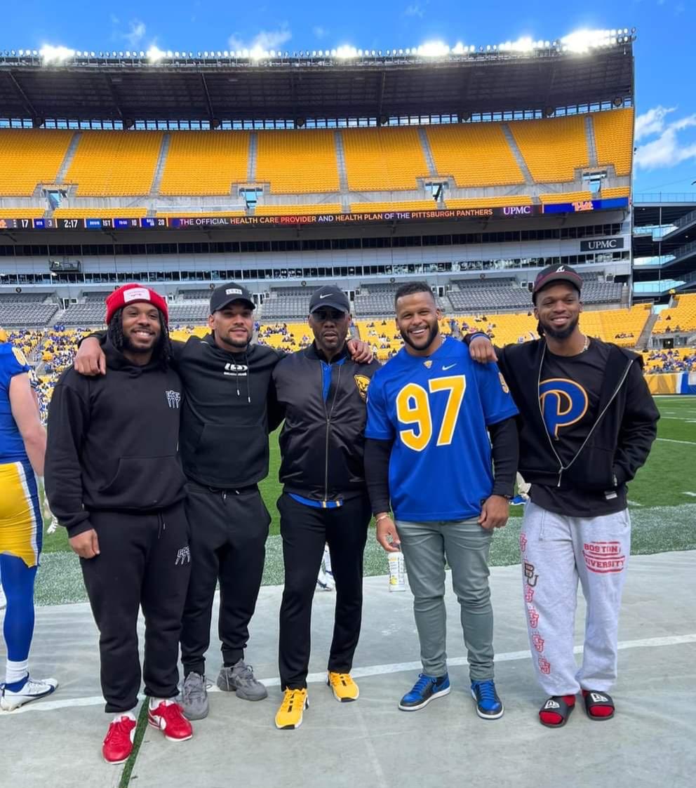 ⁦@Pitt_FB⁩ legends and leaders in the house! Thanks for coming back! #ForeverPanthers #H2P