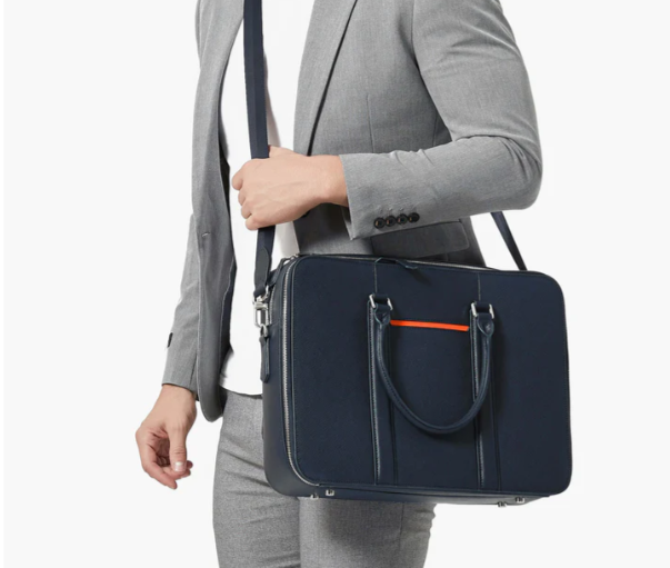 The @maverickandco Manhattan Double-Zip Briefcase is everything I wanted and more! It's the perfect blend of style and function. I highly recommend it!

#leatherbriefcase #workstyle #professionalstyle #mensfashion #maverickandco #briefcase #saffianoleather #entrepreneur #yyc