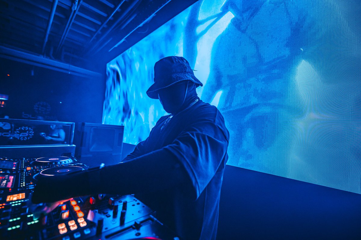 GRAVEDGRMUSIC's tweet photo. LOS ANGELES I ONLY HAVE DEMONS ON MY SHOULDERS TONIGHT 😈🪦

https://t.co/0kWPj2XpRP https://t.co/c9XzzQIBoq