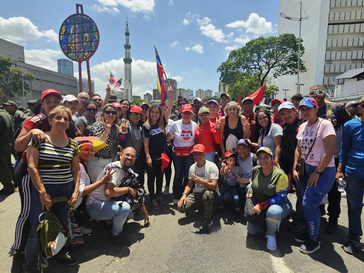 ¡Siempre junto al pueblo!

La fuerza trabajadora del Ipasme reafirma en las calles la defensa de la democracia, la paz, la soberanía y la revolución bolivariana. 

Continuamos transitando hacia el futuro victorioso de nuestra Patria.

<a href="/NicolasMaduro/">Nicolás Maduro</a>
#Todo11TieneSu13