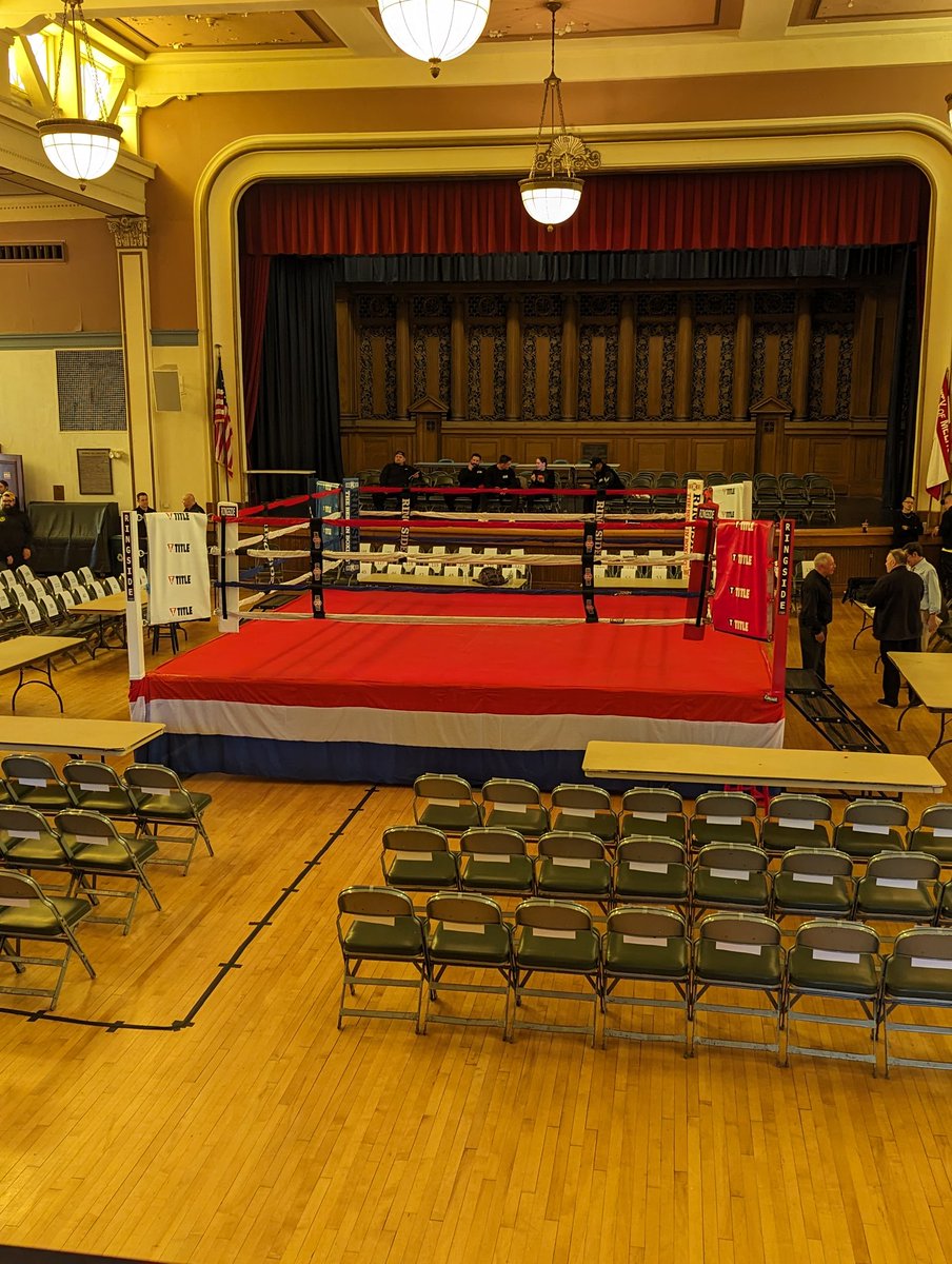 Ring is ready for some boxing at 7pm! Tune in for some club boxing