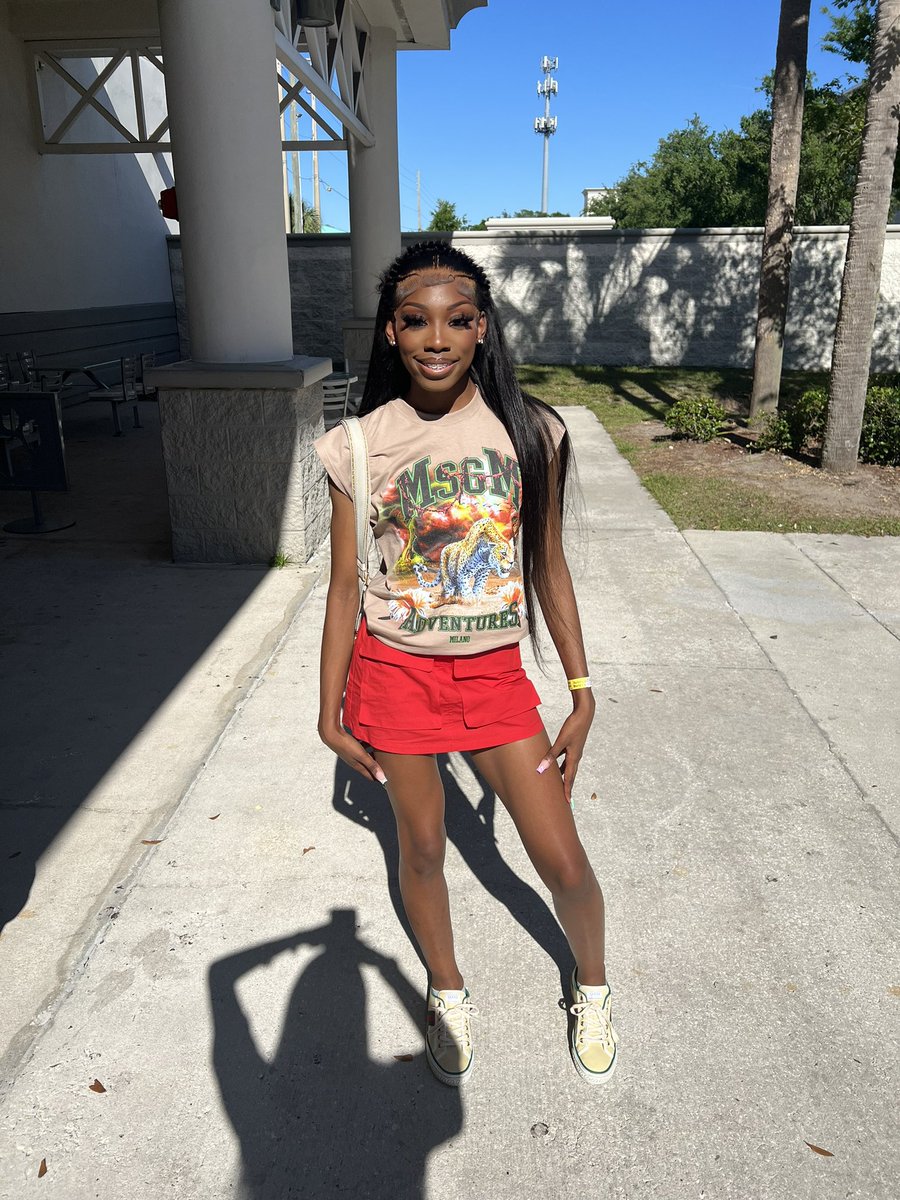 _Itssliiyah's tweet image. 💋 #gradbash