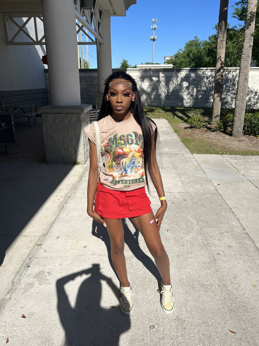 _Itssliiyah's tweet image. 💋 #gradbash