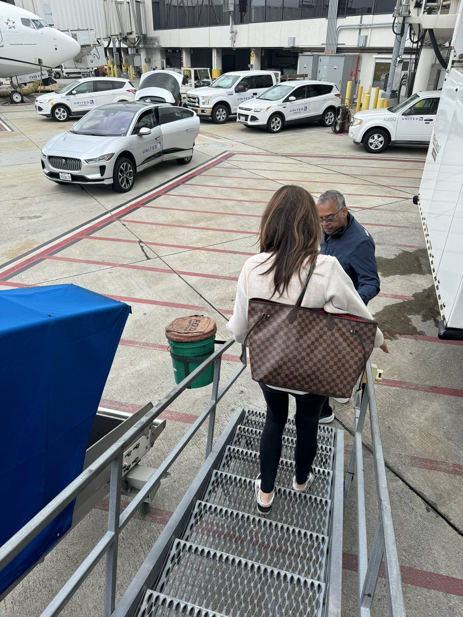 Mark Horstman (@mahorstman) on Twitter photo When you're #GlobalServices on #United like our Managing Partner <a href="/ssentes/">Sarah Horstman</a>, they pick you up in a car plane-side to take you to your international connection. Fancy! When you're #GlobalServices on #United like our Managing Partner <a href="/ssentes/">Sarah Horstman</a>, they pick you up in a car plane-side to take you to your international connection. Fancy!