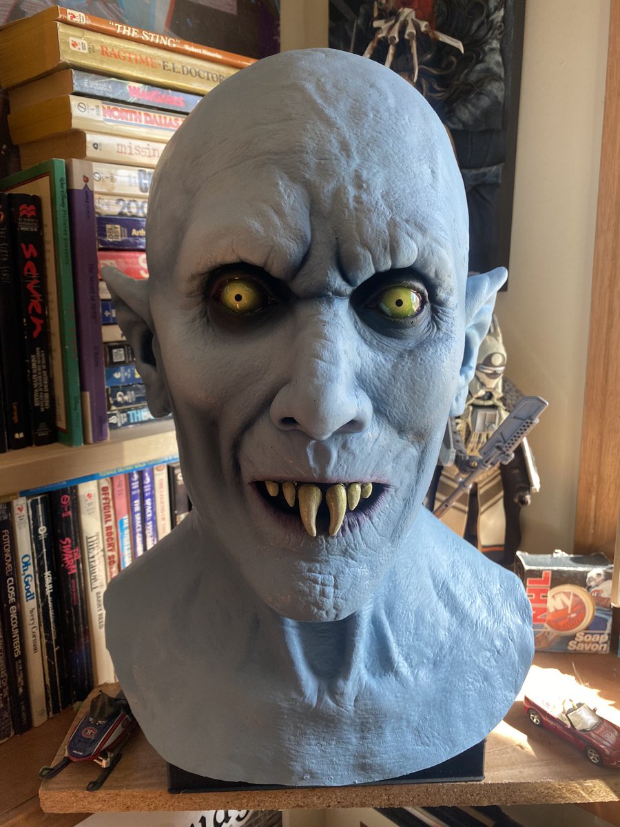 “The master wants you! Throw away your cross, face the master! Your faith against his faith... Could you do that?” #salemslot #barlow #themaster #reggienalder #deathstudios