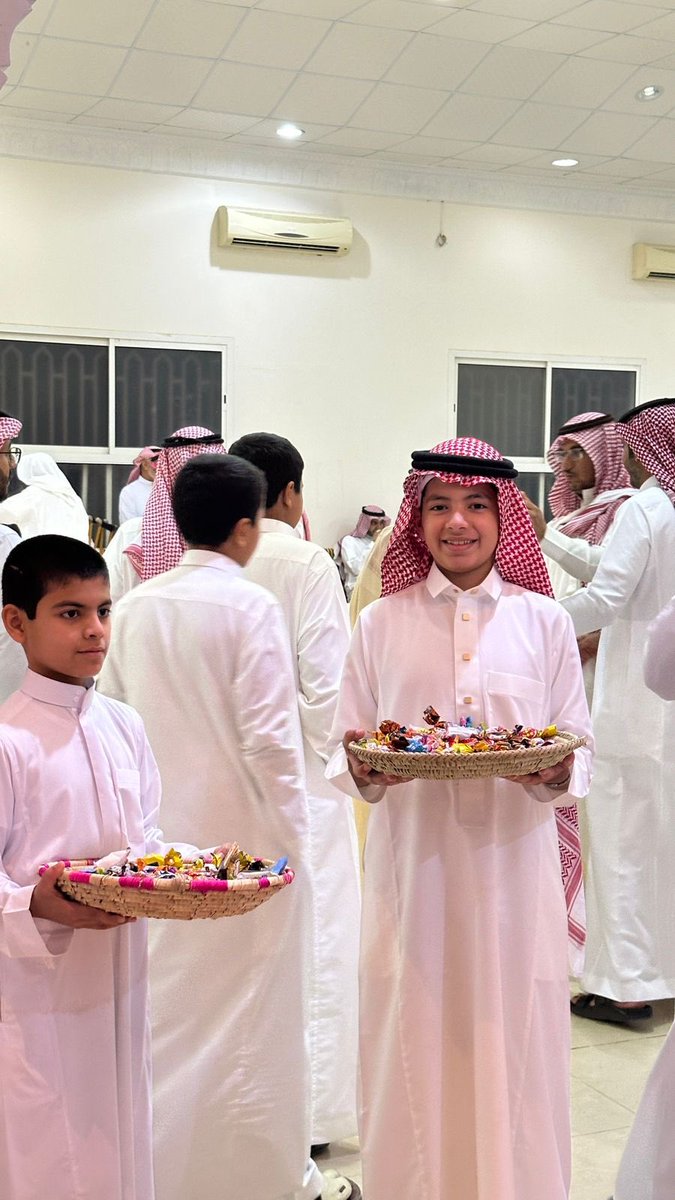 Al_faheedf's tweet photo. اجتماع المعايدة أسرة الفهيد في عيد الفطر المبارك لعام  ١٤٤٥ هـ
#عيد_الفطر_المبارك_١٤٤٥هـ https://t.co/73ZGRxnBMm