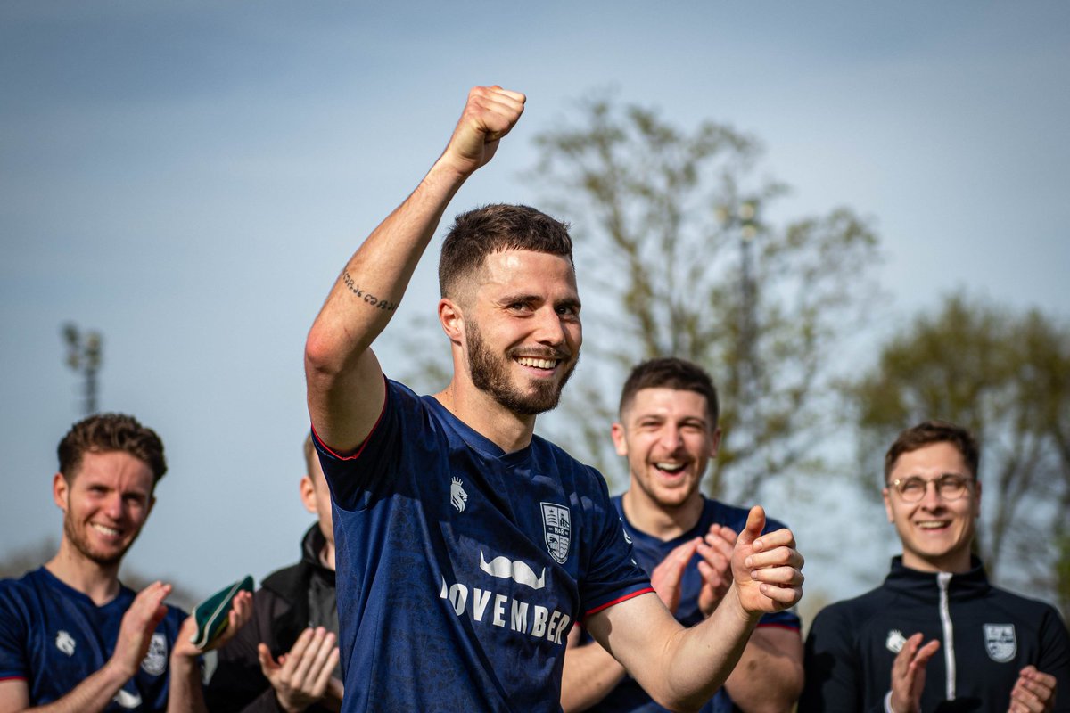GRTourist's tweet image. My favourite moment of the day. Watching @SamDeadfield get the recognition be deserves for five years of excellence in the Hampton midfield.

Not only does he defy his critics every year, but he does whilst being one of the best players and blokes I know.
