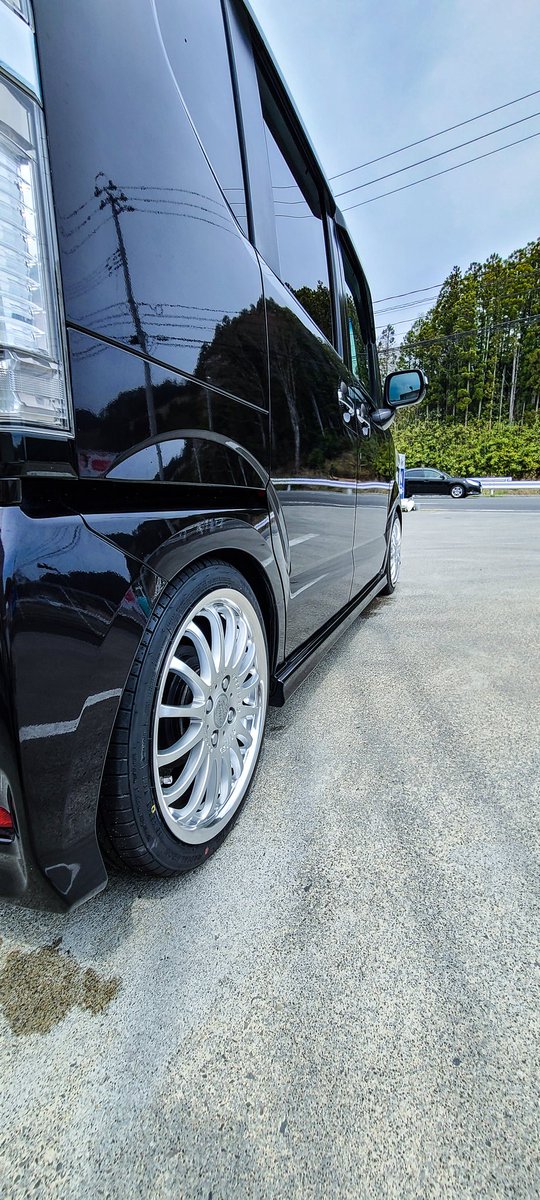 車ピカピカ✨

今度ちゃんと洗ってコーティングかける