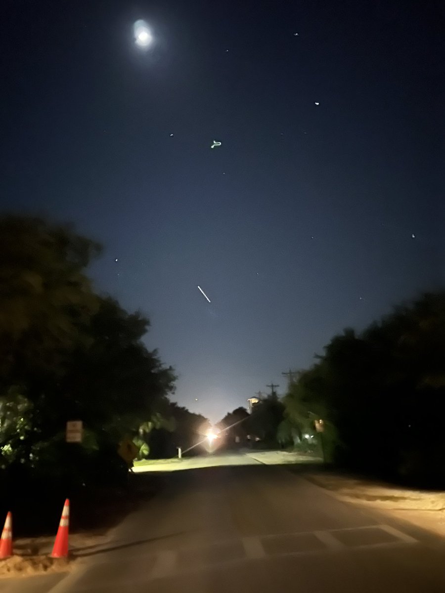 duffychrissie1's tweet photo. @spann what is this super bright strand of lights? Moving upwards, eventually faded away. Seen in Santa Rosa beach, FL… https://t.co/J5nKcgX46G