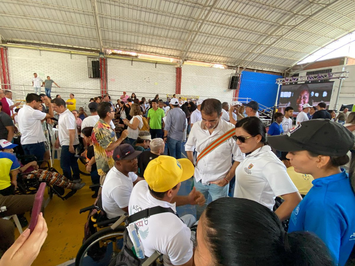 SecDeporteCali's tweet photo. 'Cali Tu Voz Cuenta'. Nos unimos al consejo ciudadano para personas con discapacidad y sus cuidadores. Desde ‘Cali Incluyente’, fomentamos el disfrute del tiempo libre, comprometidos con el bienestar y la inclusión a través del deporte y la recreación. #RecuperemosCali https://t.co/iAR00cTlbY