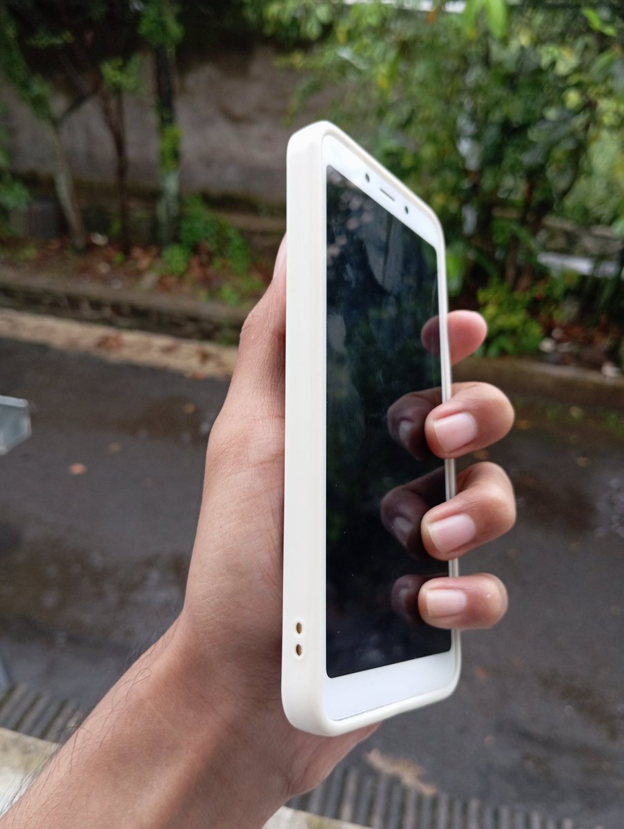 raindivaa's tweet image. Kok bisa sih, casing se lucu ini ada di Shopee? Walaupun harganya murah tapi kualitas nya oke. Bahan nya tebal dengan tekstur yang lembut, suka banget sama motifnya, rapih. Nge pas banget di hape. Ini casing sangat rekomen banget. 
Link Produk : shope.ee/ndd6l7Av
#casinghp