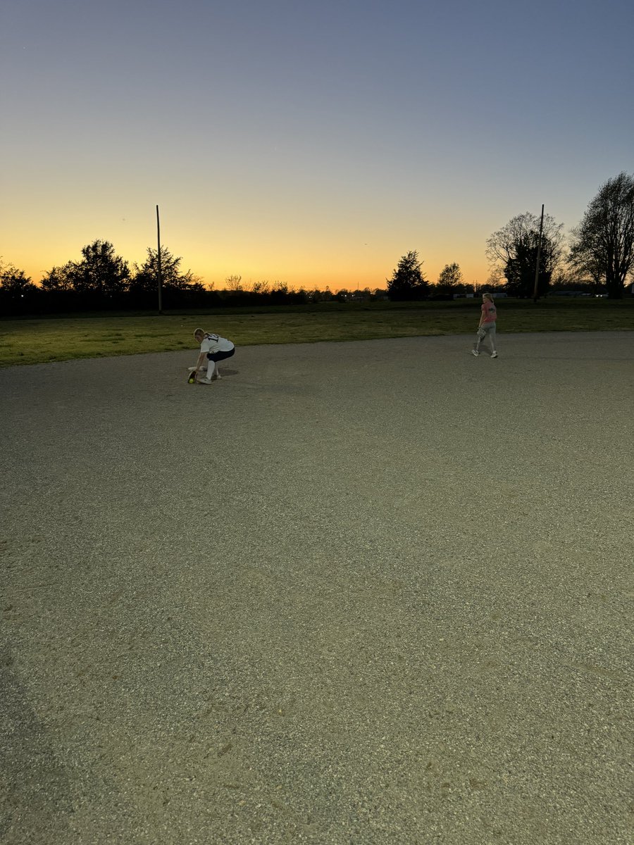 destineem2005's tweet photo. When you aren’t satisfied with the way you played and you ask to go reps in. These three work so hard, they have high expectations for them selves and each other! https://t.co/Pt46nR7IaY