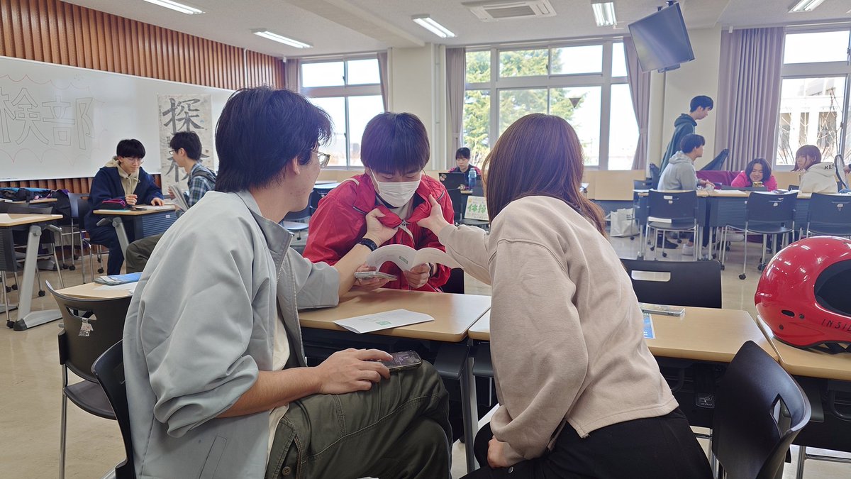 hirodaifreewave's tweet photo. 執行部の3人です 。
力関係がよく分かりますね。

それはそうと、今日もブース出展してます。ぜひお越しください。 https://t.co/z7Pa9PDHsy