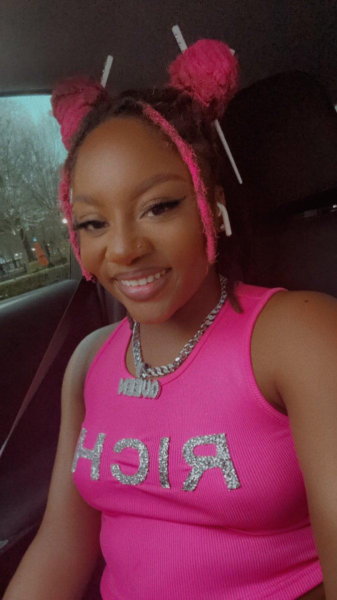 DestinyMiata's tweet photo. @NICKIMINAJ  my first  real concert and everything was EVERYTHING 🩷😩🩷🩷🩷 THE BARBS I met the BESTT..WE are the BEST fan base  period 👐🏾 I gotta come to another show and bring my sisters😮‍💨🫶🏾 https://t.co/EdpqOklI99