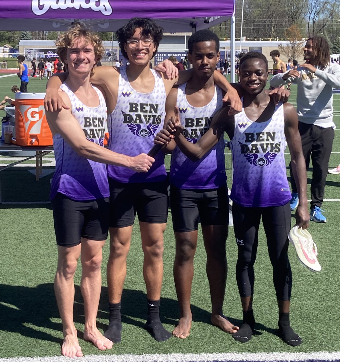 4x16: Meet champs in 18:31! Jr @APerezTovias 4:36 (:09 PR! & #10 Jr 1600 in BD history!) So @theminirunner 4:28 (:03 PR!, Elite Fleet, & Top Soph 1600 in BD history!) So @elroe7_ 4:47 (only :02 off PR!) Jr @Finan_Doyle 4:38 (:02 PR! & #12 Jr 1600 in BD history)