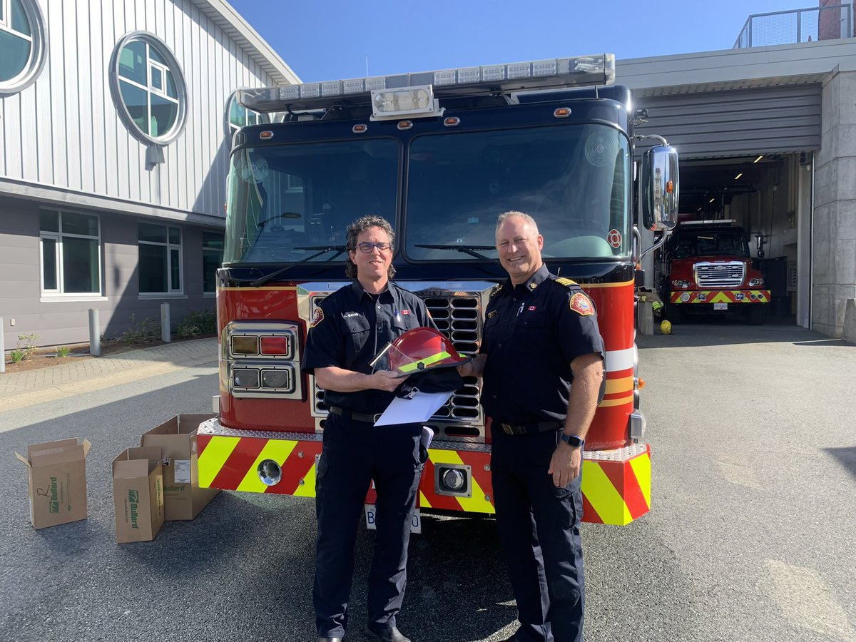ChiefDSamson's tweet photo. Exciting to acknowledge the completion of Fire Officer training with a red helmet presentation to these @iaff4449 members from D Platoon protecting @YourMapleRidge #CGaudette #CDavis @bcpffa @BCFireChiefs https://t.co/VDNtxLE58c