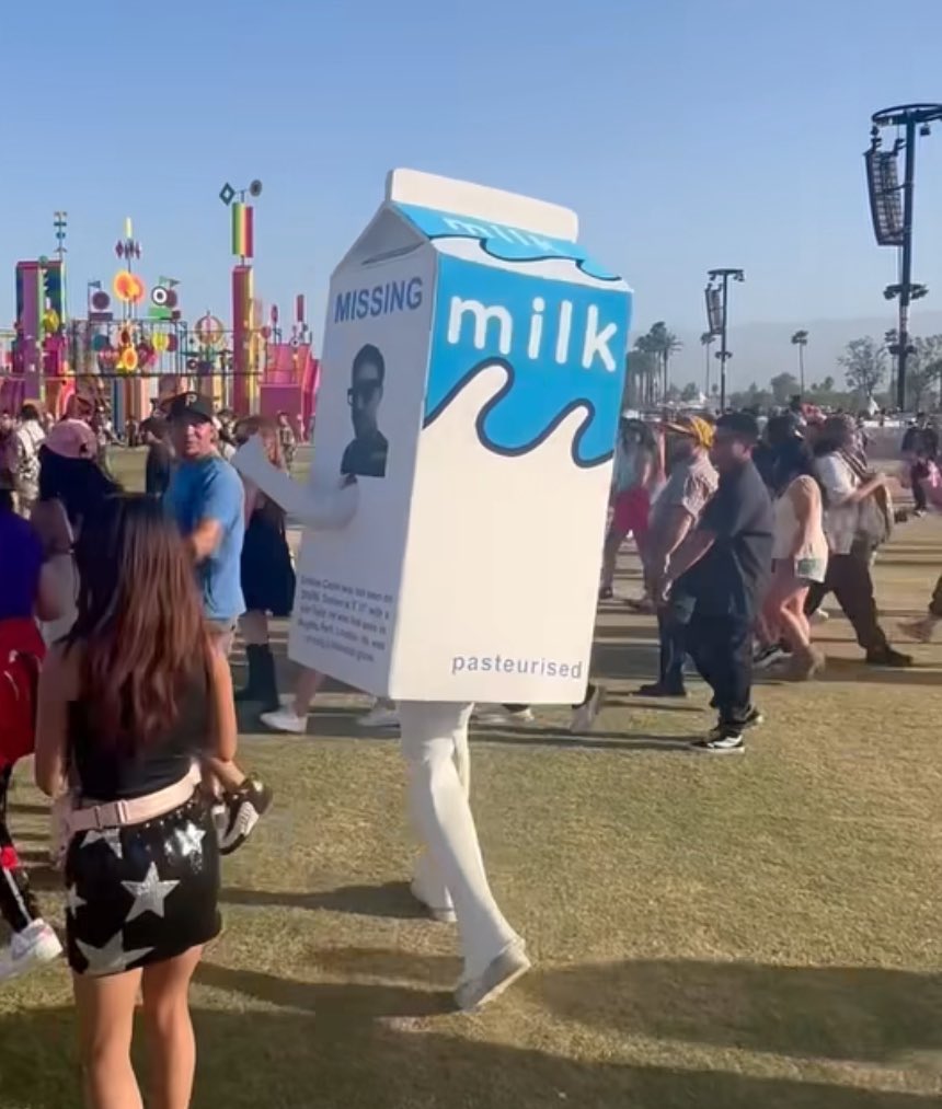 burgundyleavess's tweet photo. MILKY AT BLURCHELLA https://t.co/WPHQVFOQby