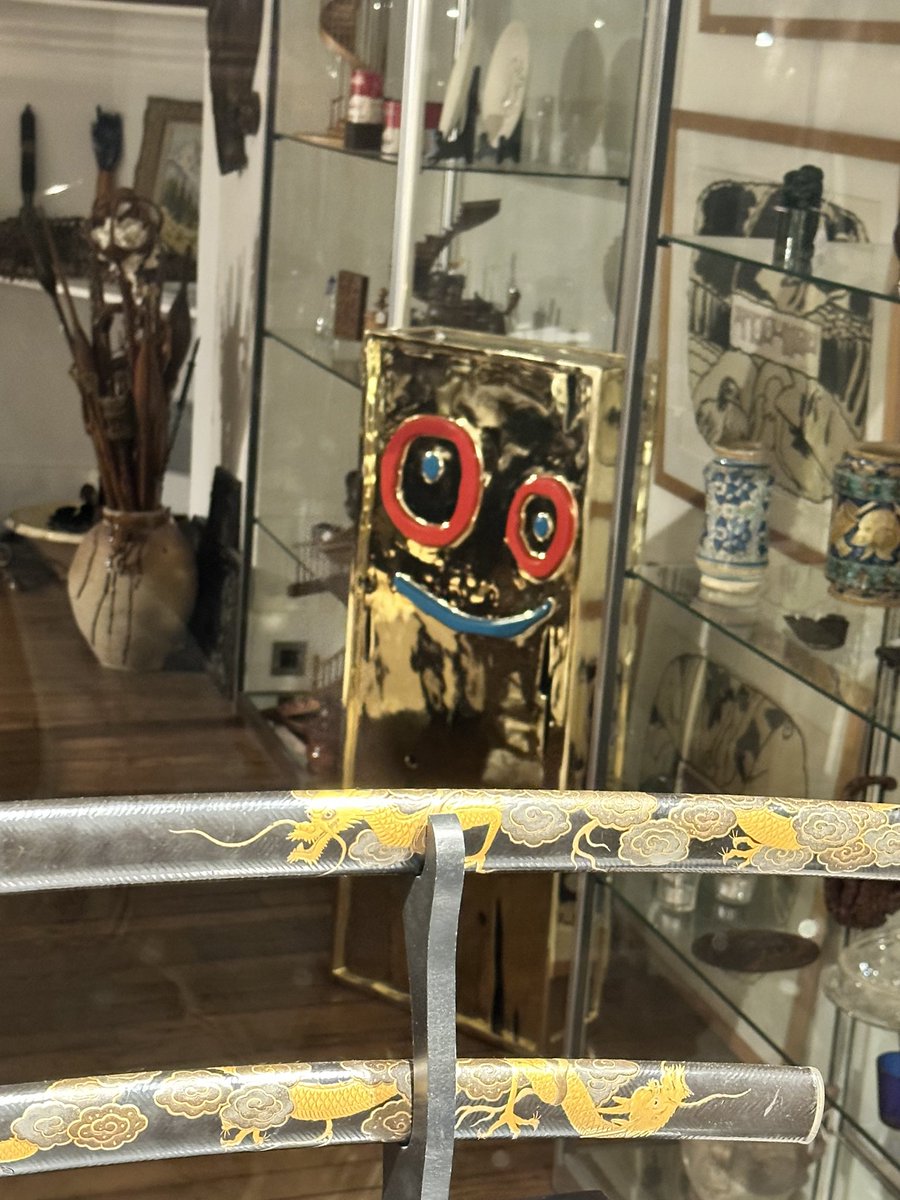 Saw this massive golden plank Ed edd and eddy at a random storefront in Paris the other night