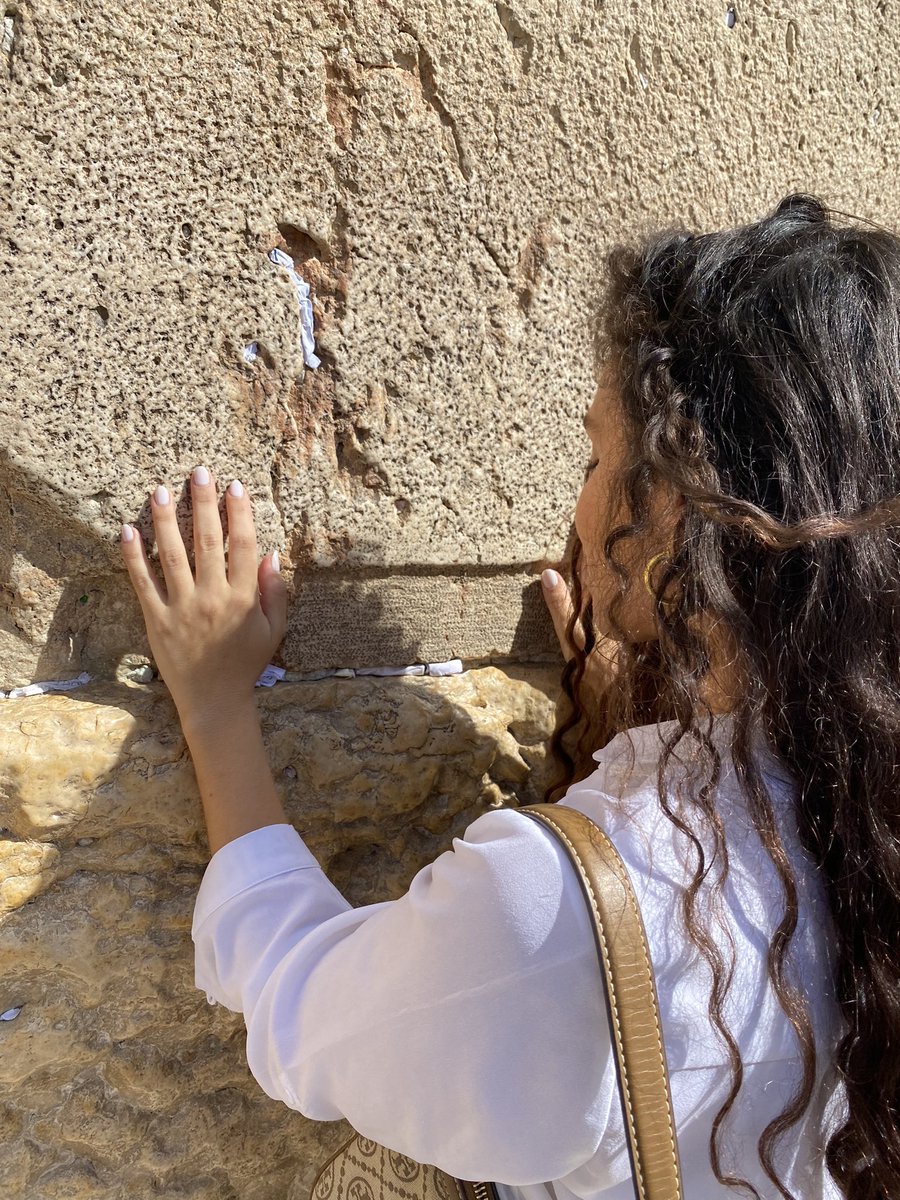 Israel_Avia's tweet photo. Si me dirán que Dios no está con Israel, mencionaré está noche. 

Cientos misiles y drones contra Israel por Iran y estamos vivos. 
Gracias Dios. 🙏🏽

(Mencionaré a 1948 tmb, 6 ejércitos intentaron exterminarnos y se están quejándose hasta el día de hoy que es nuestra culpa). https://t.co/5dMEsFHtwG