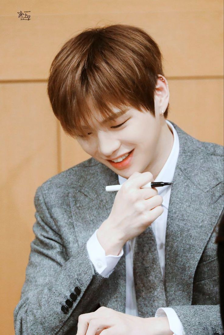 Good Morning to this handsome and beautiful guy Kang Daniel. May you always be happy and excited (to meet us again).😊😊 @konnect_danielk #KANGDANIEL #강다니엘 #カンダニエル