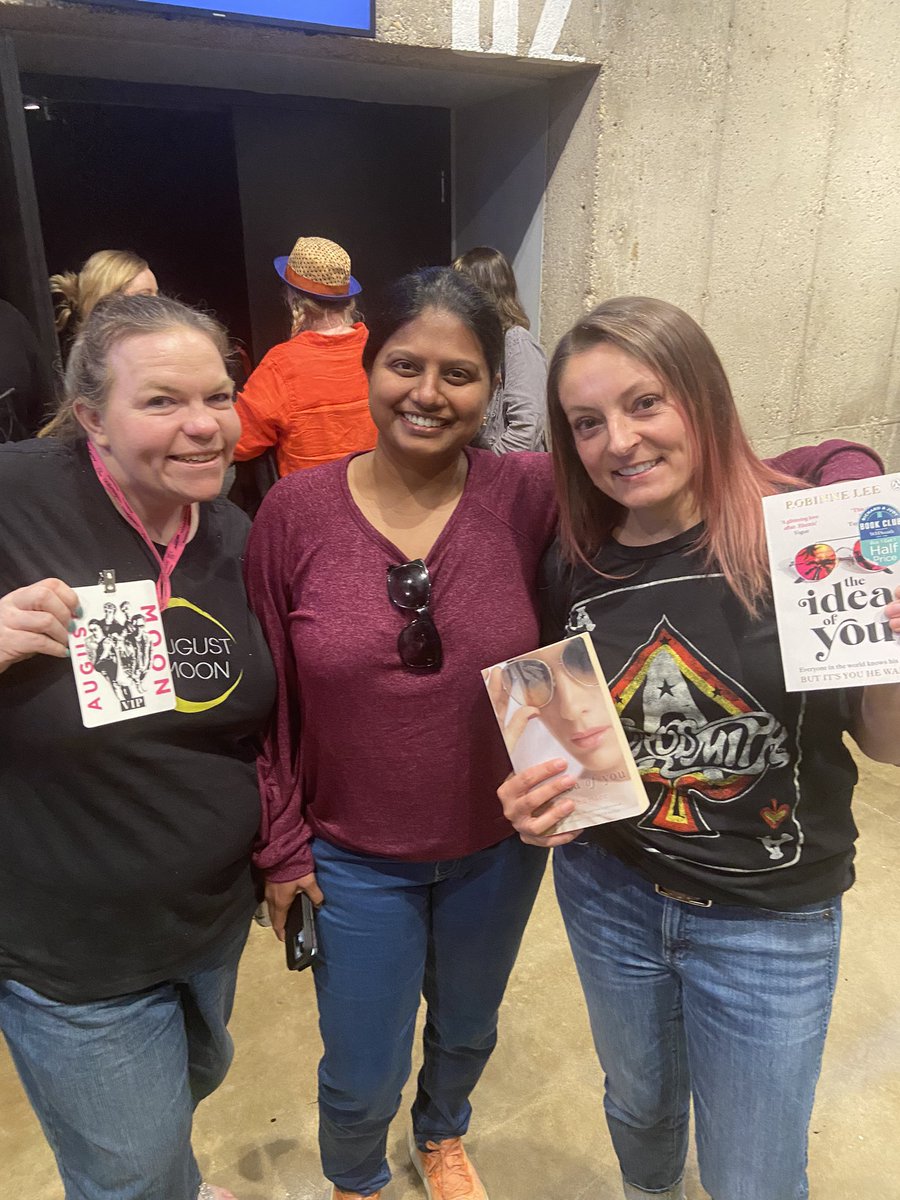 bingenerd4812's tweet photo. When you meet people and you instantly become friends! What a great screening! And it was BETTER the second time and I still cried my eyes out! Can’t wait to binge it a lot May 2nd! #TheIdeaOfYou #MadeNewFriends #MinneapolisFilmFestival https://t.co/8OEfu1mHu8