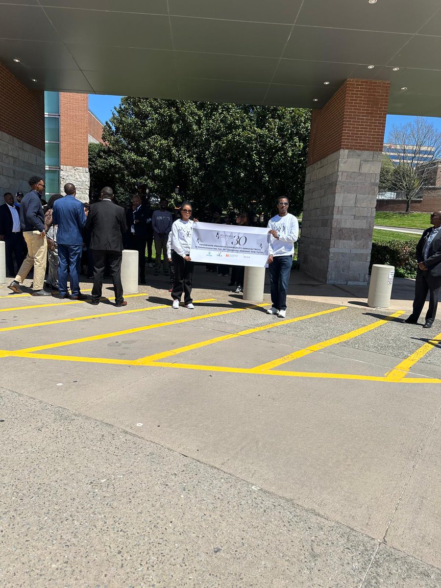 Bellabellyse's tweet photo. Today , The Tennessee Rwandan community abroad with the University of Tennessee/Knoxville  , Friends of Rwanda 🇷🇼🇺🇸commemorates the 30th commemoration of the 1994 Genocide against the Tutsi in Rwanda.
#DearSurvivor
#Kwibuka30 https://t.co/yehmMMAwYN