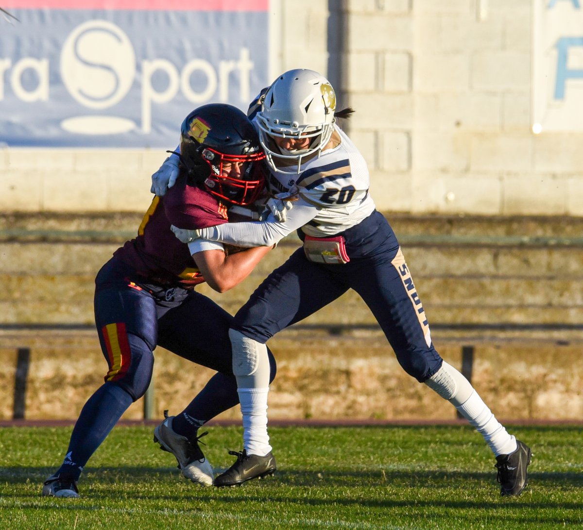 IFAFMedia's tweet photo. Played 3, won 3, and now they're IFAF Women's European champions.
Reigning champs Finland, Germany and now Great Britain, all beaten by Spain.
A fantastic 21-16 win over GB on Saturday to take the continental title.
Photos: Lola Morales. Felicidades https://t.co/Np7JsJp5KX
