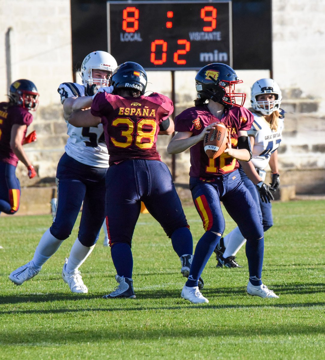 IFAFMedia's tweet photo. Played 3, won 3, and now they're IFAF Women's European champions.
Reigning champs Finland, Germany and now Great Britain, all beaten by Spain.
A fantastic 21-16 win over GB on Saturday to take the continental title.
Photos: Lola Morales. Felicidades https://t.co/Np7JsJp5KX