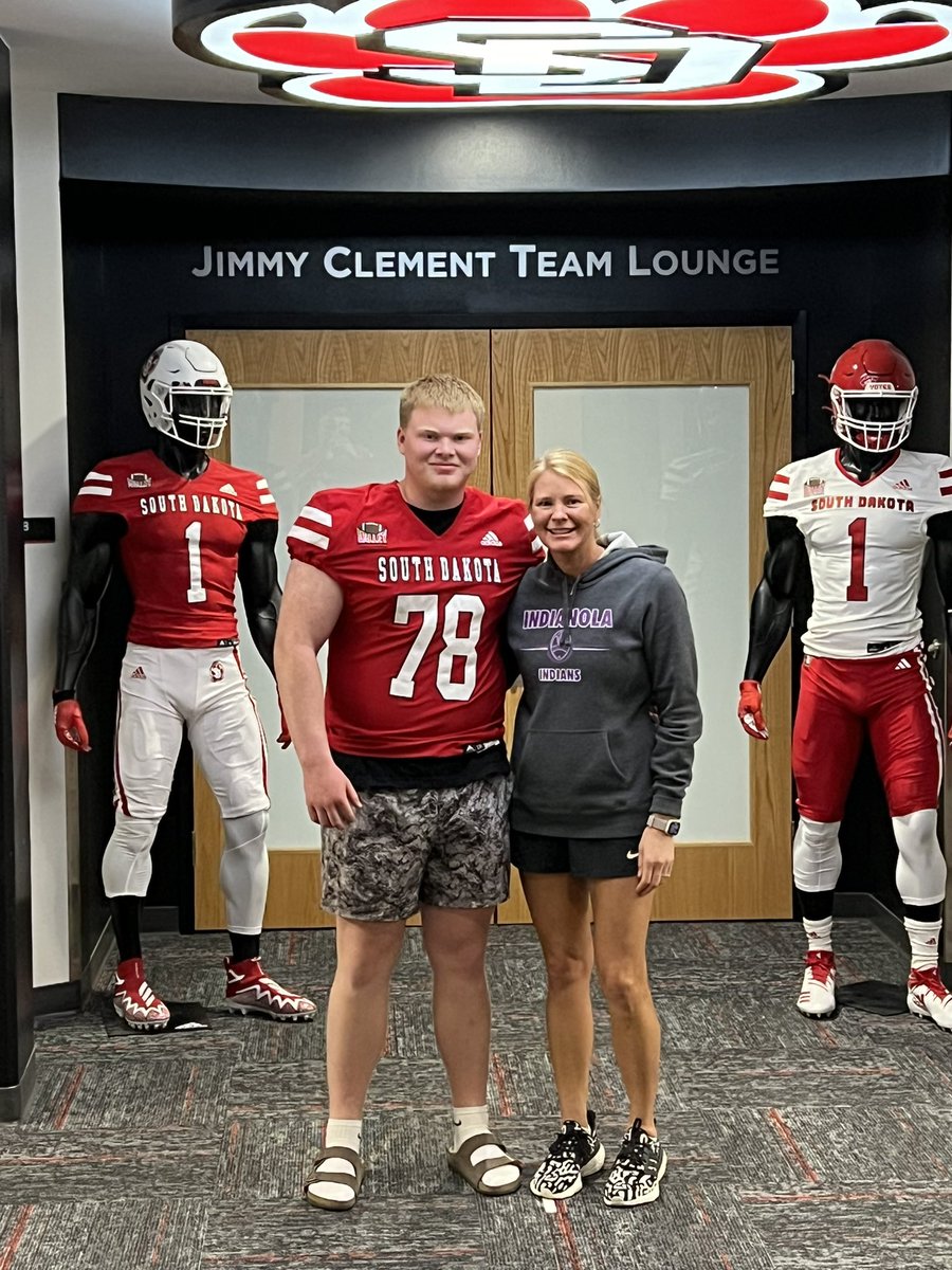LathanMcdaniel's tweet photo. Had a great day at South Dakota today. Thanks for having me out! @Coach_Nady @SteveFerentz @SDCoyotesFB https://t.co/hf9hP6StVV