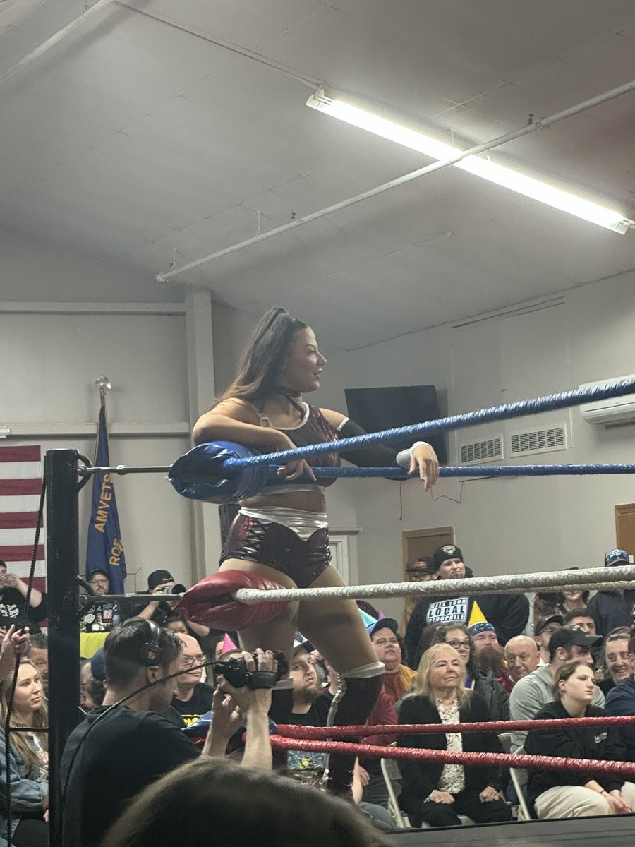 Headed up to the pine state of Maine for limitless guilty pleasures as it started with a bang with a returning @shannonlevangie and @parisvandale challenging @meganbayne before @AliciaEdwards interferes and @the_gnomie comes for the save.