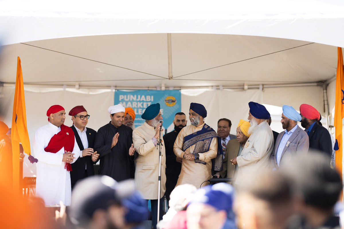 HarjitSajjan's tweet photo. Happy Vaisakhi, #Vancouver! What a great day for the Nagar Kirtan where we celebrate the birth of the Khalsa. Great to join thousands at the celebrations here in South Vancouver today. https://t.co/WlHt8rVWpb
