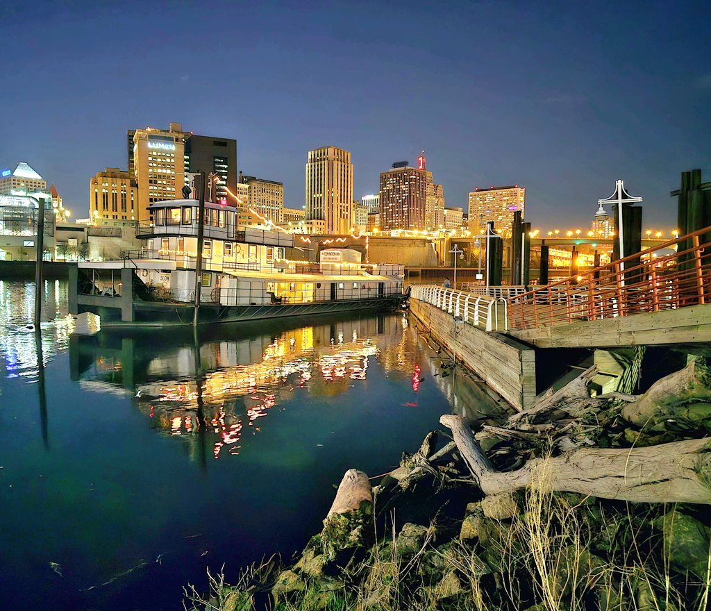 mvinge's tweet image. Perfect night. No bugs, light breeze, good sunset. Towboats working the river in front of the historic St. Paul Municipal Grain Elevator.