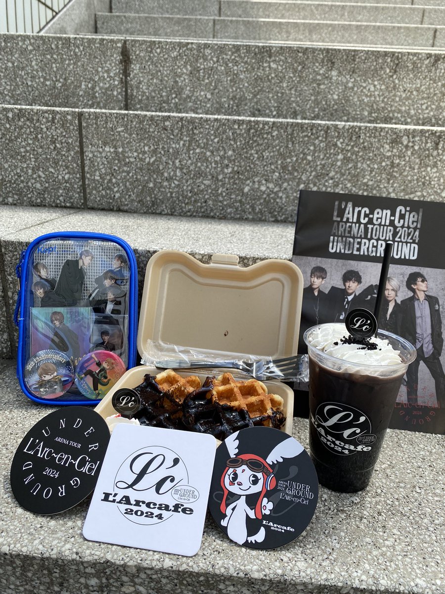 13daydreamSleep's tweet photo. やっと買えたよー\(°Д° )/
ラルカフェ🥰
限定コースター手に入れました🤗
#LArcenCiel
#UNDRERGROUND
#ラルカフェ https://t.co/HqGxiJbN3a