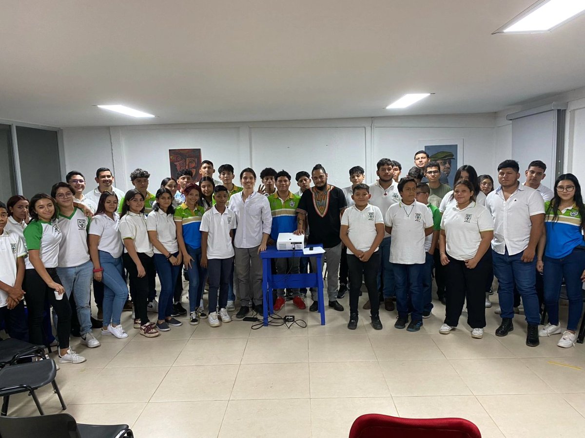 unafilms's tweet photo. El día de hoy compartimos nuestra experiencia a través del "Taller Exprés de Cine de Bajo Presupuesto con Celular", impartido a jóvenes de los Centro Culturales de #Managua. 

@alcaldia_mga https://t.co/3o6Ztic0PW