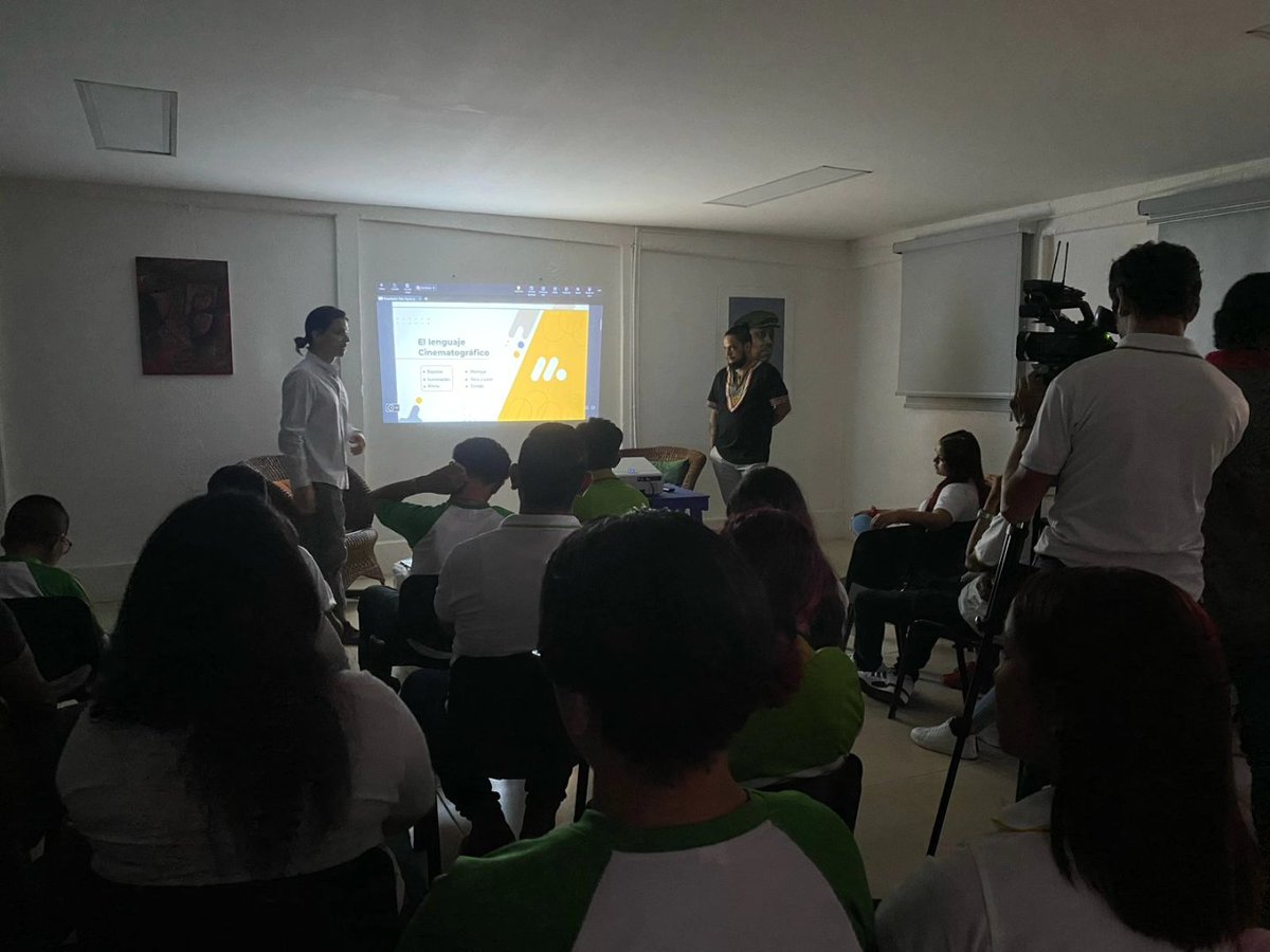 unafilms's tweet photo. El día de hoy compartimos nuestra experiencia a través del "Taller Exprés de Cine de Bajo Presupuesto con Celular", impartido a jóvenes de los Centro Culturales de #Managua. 

@alcaldia_mga https://t.co/3o6Ztic0PW