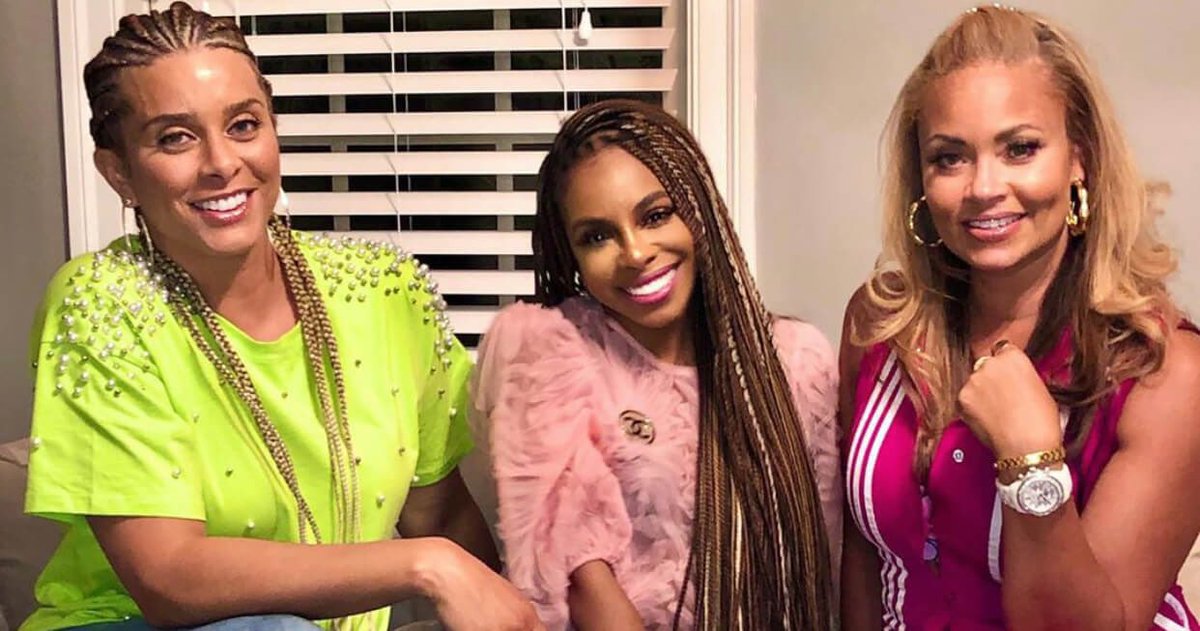 chrisloves93's tweet photo. Gizelle really used Candiace to get Monique off the show. Poor Candiace really thought these girls were her friends #RHOP #boycottRHOP https://t.co/gkQbUrZkY8