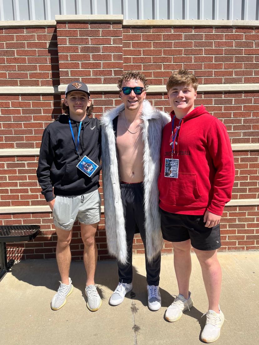I had a great time today at the @LimestoneFB spring game! Thank you for having me @cotcheryfoundat @LaneKnost , can’t wait to be back this summer! And got to see former hillcrest RB @logan_coldren! @BennettSwygert @FB_RecruitHHS @LeighJudy @Waltjr2222 @train0187 @_TankHawthorne