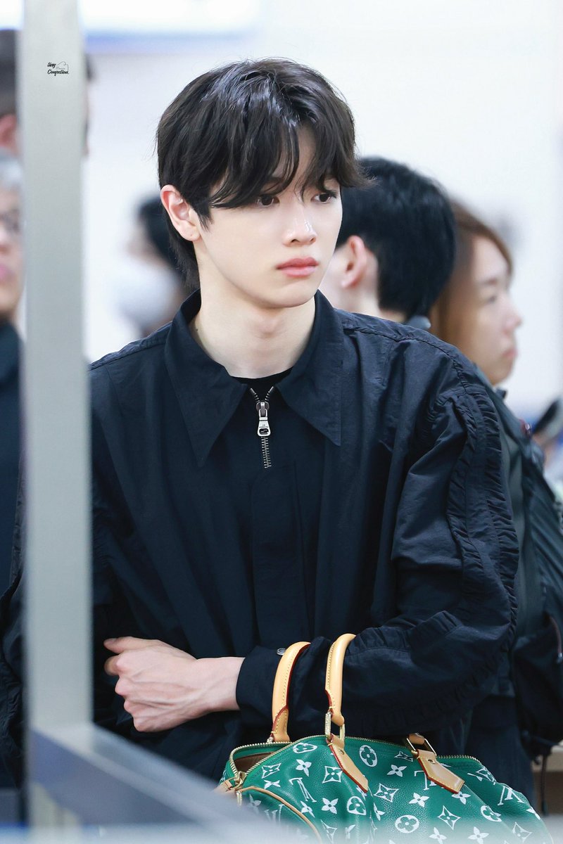 tinyConfection's tweet photo. 240414 HND

#성찬 #SUNGCHAN #ソンチャン 
#RIIZE #라이즈 https://t.co/Q3za8O82v0