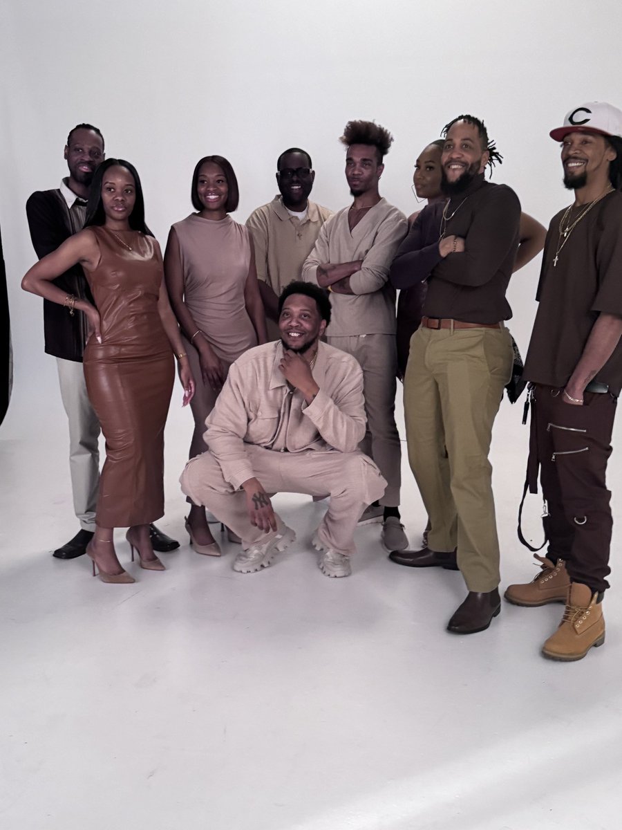 WNixonn's tweet photo. 2 much black and 2 much love equals FOREVER…#FoEMOB #ITZDAFAM https://t.co/Cnw1r7JEXp