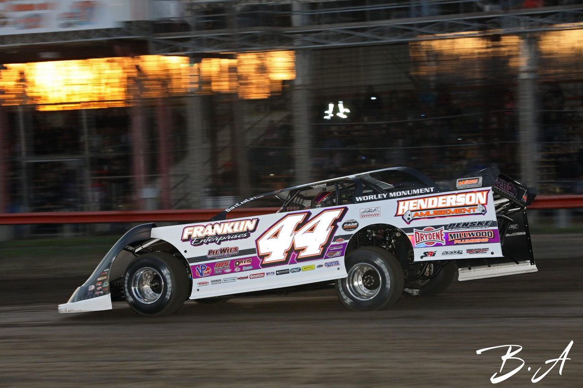 Led flag-to-flag to earn the victory in our heat race tonight @FarmerCityRacin! 🏁 Our @TeamDrydene-backed @LonghornChassis is set to roll off on the pole in tonight’s $20,000 to win @WoOLateModels #Illini100 main event. Tune in and cheer us on LIVE @dirtvision.