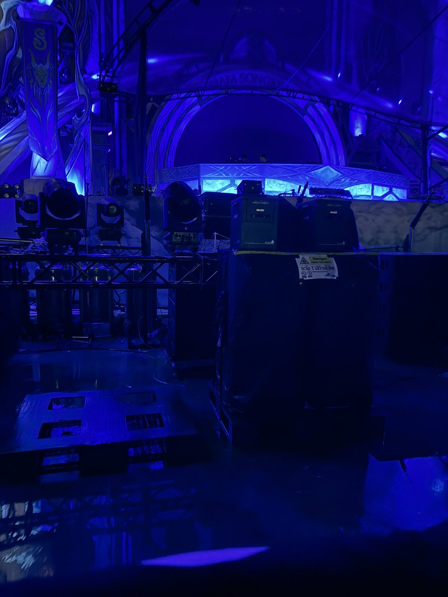 partypplthai's tweet image. #subzeroproject
#SiamSongKranMusicFestival2024 

TIESTO終わりフェンス前確保！
今回の2人はサブゼロメイクで登場でした。

Tシャツをかかげていたら、トーマスさんが指差してくれました！の時は水

出始めと水が止まる時がピンポイントで顔面に水を直撃😎💦